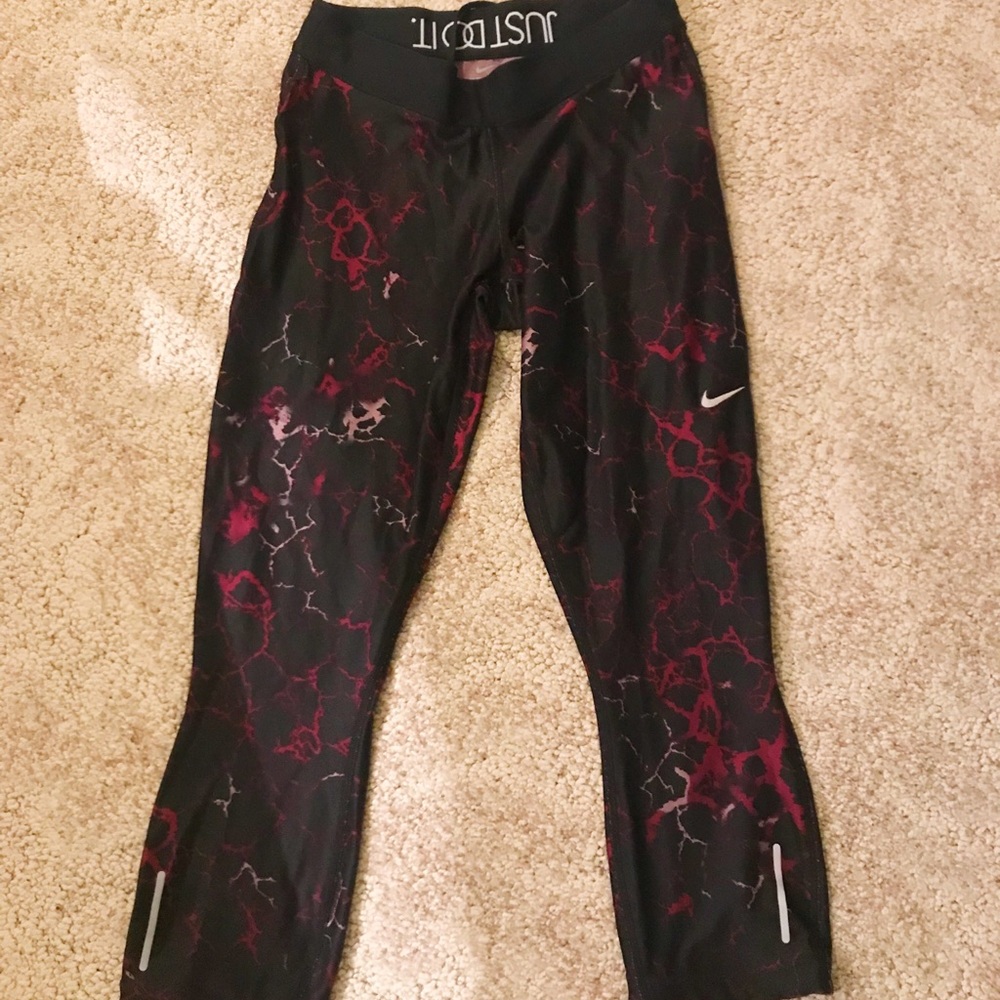 cropped pink and black nike yoga pants